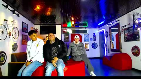 extrangers online show from 03-31-26, 12:05