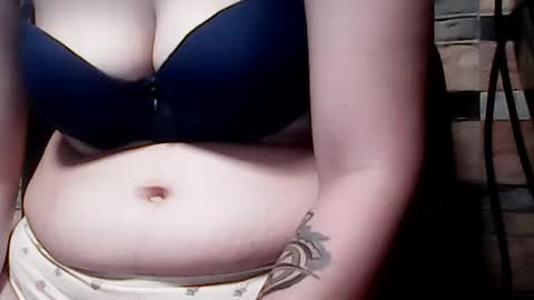Snapshot of extremelydmilkyboobs chatting on 06-29-26, 10:15 extremelydmilkyboobs online show from 06-29-26, 10:15