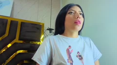 Snapshot of ey_im_simone_ chatting on 07-20-26, 07:27 online show from 07-20-26, 07:27