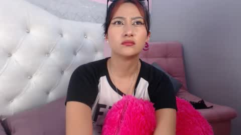 Snapshot of eyes_moonn chatting on 01-18-26, 12:36 eyes_moonn online show from 01-18-26, 12:36