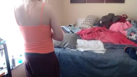 eyeswall0w online show from 09-16-25, 01:01