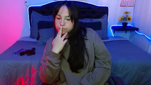 eymmy_24 online show from 09-23-25, 01:30