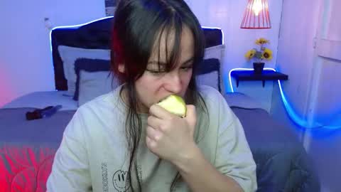 eymmy_24 online show from 10-14-25, 02:56