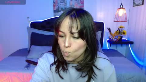 eymmy_24 online show from 10-23-25, 02:33