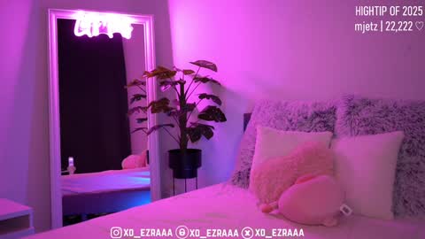 Snapshot of ezra chatting on 12-01-25, 10:15 Ezra online show from 12-01-25, 10:15