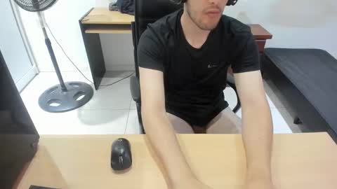 Snapshot of ezzeq chatting on 01-09-25, 05:22 Ezzeq online show from 01-09-25, 05:22