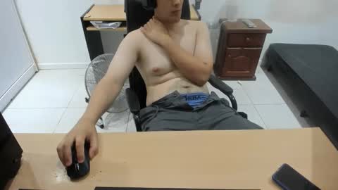 Snapshot of ezzeq chatting on 01-12-26, 05:18 Ezzeq online show from 01-12-26, 05:18