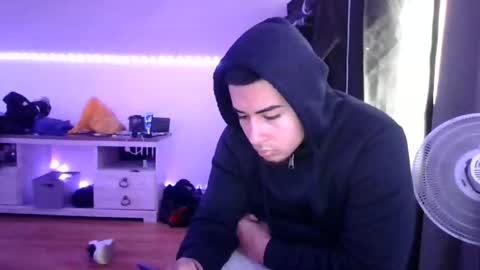 ezzteban935 online show from 04-11-26, 06:01