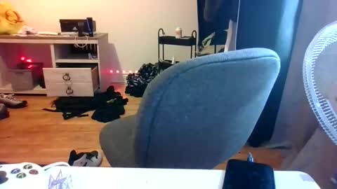 ezzteban935 online show from 04-14-26, 07:31