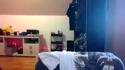 ezzteban935 online show from 04-18-26, 07:07