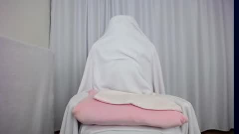 Snapshot of faceless___ chatting on 09-21-25, 10:28 Bree online show from 09-21-25, 10:28