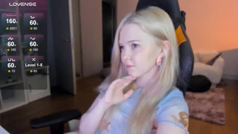 Snapshot of fairy_casey chatting on 11-28-25, 07:05 fairy_casey online show from 11-28-25, 07:05