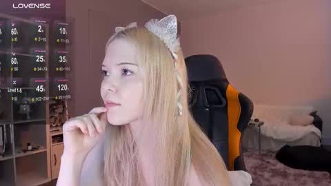 Snapshot of fairy_casey chatting on 12-02-25, 07:53 fairy_casey online show from 12-02-25, 07:53