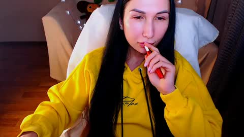 Snapshot of fairy_elli_hot chatting on 01-22-25, 03:40 Elli online show from 01-22-25, 03:40