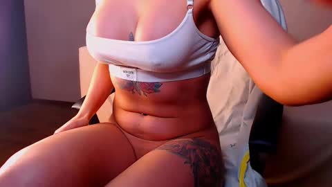 Snapshot of fairy_elli_hot chatting on 02-25-25, 08:30 Elli online show from 02-25-25, 08:30