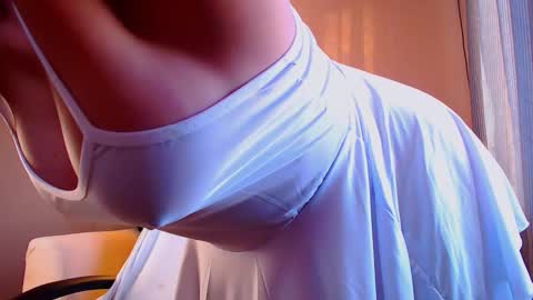 Snapshot of fairy_elli_hot chatting on 10-06-25, 02:14 Elli online show from 10-06-25, 02:14