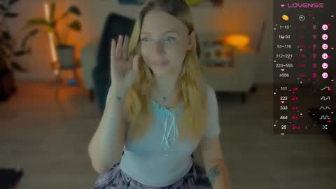 Snapshot of fairy_lele chatting on 08-08-26, 01:52 fairy_lele online show from 08-08-26, 01:52