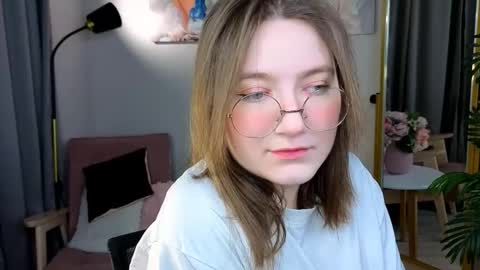 Snapshot of fairy_tara chatting on 11-30-25, 09:19 Tara online show from 11-30-25, 09:19