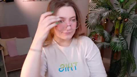 Snapshot of fairy_tara chatting on 12-16-25, 06:29 Tara online show from 12-16-25, 06:29