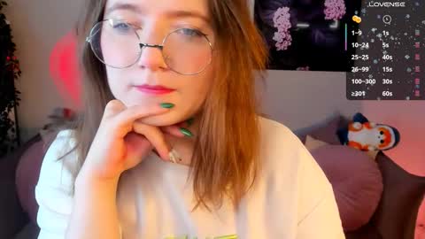 Snapshot of fairy_tara chatting on 12-17-25, 06:19 Tara online show from 12-17-25, 06:19