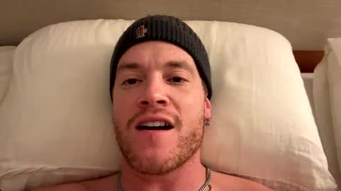 Snapshot of fairybae5 chatting on 12-10-24, 11:54 Travis online show from 12-10-24, 11:54