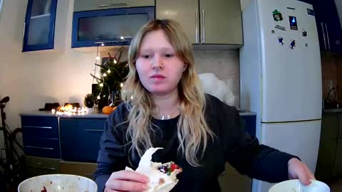 Snapshot of fairydreams_ chatting on 12-23-24, 11:47 Arisha online show from 12-23-24, 11:47