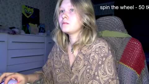 Snapshot of fairydreams_ chatting on 10-23-25, 02:27 Arisha online show from 10-23-25, 02:27