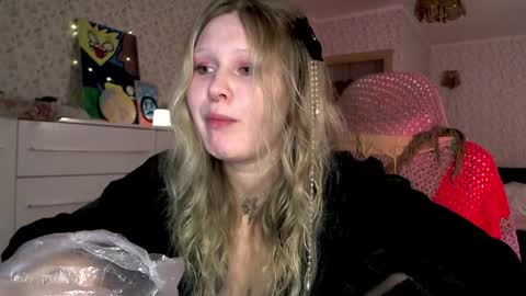 Snapshot of fairydreams_ chatting on 10-28-25, 05:59 Arisha online show from 10-28-25, 05:59