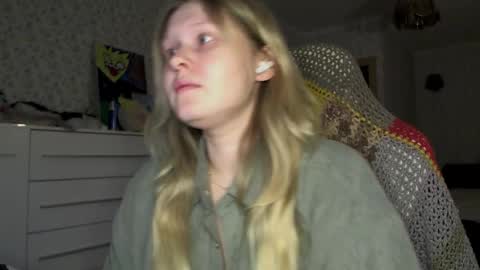 Snapshot of fairydreams_ chatting on 11-27-25, 02:52 Arisha online show from 11-27-25, 02:52
