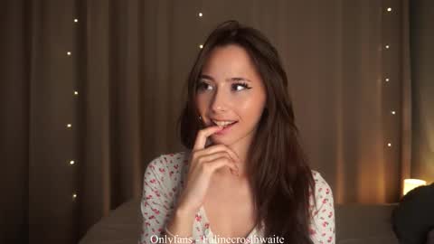 Snapshot of falinecrosthwaite chatting on 11-16-25, 07:08 Kaori online show from 11-16-25, 07:08