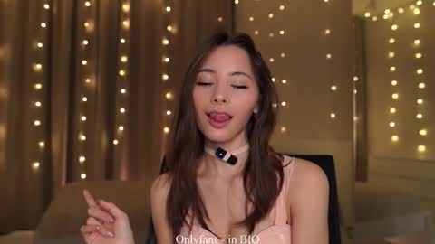 Snapshot of falinecrosthwaite chatting on 12-04-25, 07:44 Kaori online show from 12-04-25, 07:44