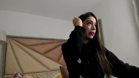 Snapshot of faloonroussel chatting on 11-21-25, 12:21 Faloon online show from 11-21-25, 12:21