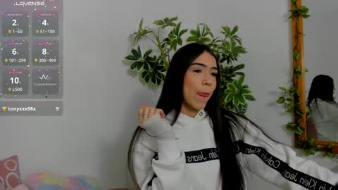 Snapshot of faloonroussel chatting on 12-23-25, 12:41 Faloon online show from 12-23-25, 12:41