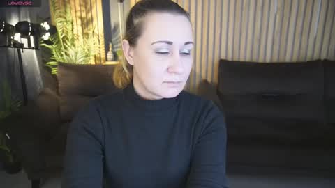 Snapshot of famousemuse chatting on 03-24-26, 02:00 famousemuse online show from 03-24-26, 02:00