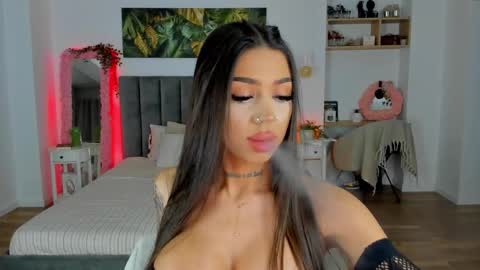 Snapshot of fancy_t33_n chatting on 10-06-25, 06:49 Jennifer online show from 10-06-25, 06:49