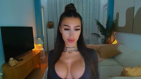 Jennifer online show from 08-03-26, 11:05