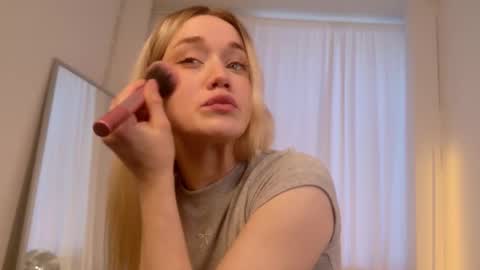 Snapshot of fancyamelia chatting on 09-28-25, 02:33 fancyamelia online show from 09-28-25, 02:33