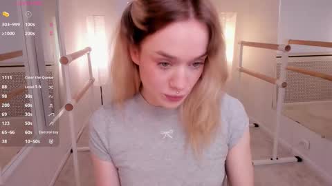 Snapshot of fancyamelia chatting on 10-29-25, 01:13 fancyamelia online show from 10-29-25, 01:13
