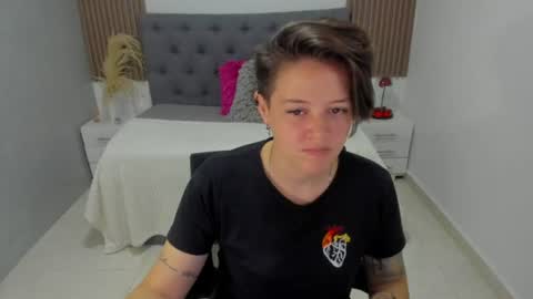 Snapshot of fanny_18 chatting on 06-15-26, 01:24 FANNY online show from 06-15-26, 01:24