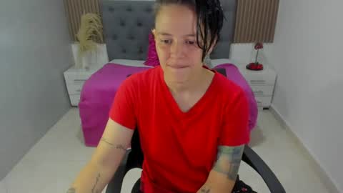 Snapshot of fanny_18 chatting on 06-26-26, 04:11 FANNY online show from 06-26-26, 04:11