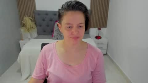 Snapshot of fanny_18 chatting on 07-15-26, 06:24 FANNY online show from 07-15-26, 06:24