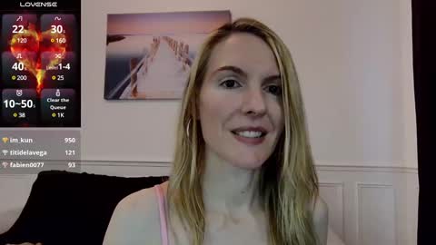 Snapshot of fanny_posy chatting on 02-22-25, 07:12 Fanny online show from 02-22-25, 07:12