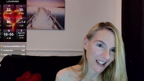 Snapshot of fanny_posy chatting on 03-10-25, 08:23 Fanny online show from 03-10-25, 08:23