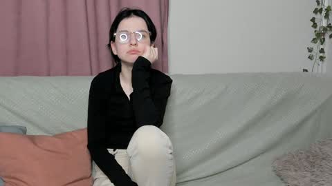 Mia online show from 12-06-24, 11:00
