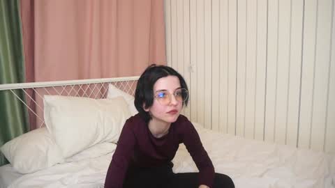 Mia online show from 12-09-24, 10:54