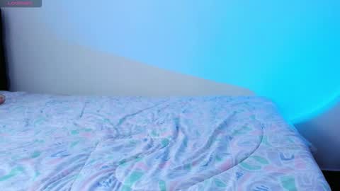 Snapshot of fantastic_asians2 chatting on 01-12-26, 08:03 Ale online show from 01-12-26, 08:03