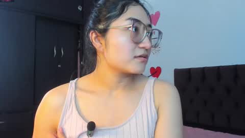 Snapshot of fantastic_asians2 chatting on 02-25-26, 04:27 Ale online show from 02-25-26, 04:27