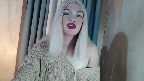 DANIELLA - DONT FORGET TO GIVE ME A THUMBSU UP online show from 04-30-26, 11:42