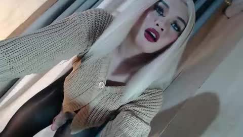 DANIELLA - DONT FORGET TO GIVE ME A THUMBSU UP online show from 05-20-26, 04:57