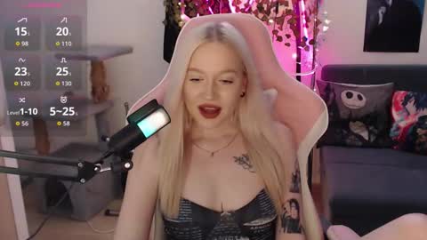 Snapshot of fantasy_lisa chatting on 02-14-26, 11:45 Lisa online show from 02-14-26, 11:45